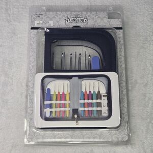 12 Piece Yarnology Ergonomic Crochet Hooks Set 2mm - 6mm With Case